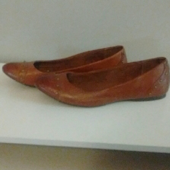 Korks Cognac Flats with Studs, size 8.5