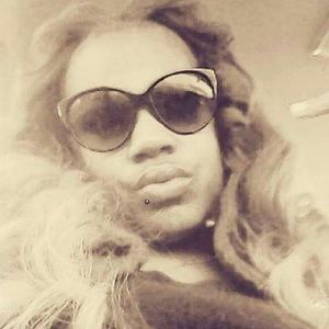 Meet your Posher, Deonna