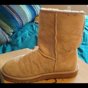 Classic short sand color UGG's