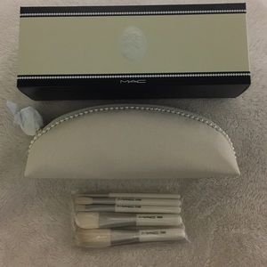 MAC Christmas Brush Set