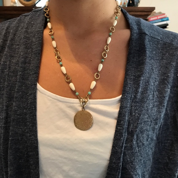 Gold pendant necklace
