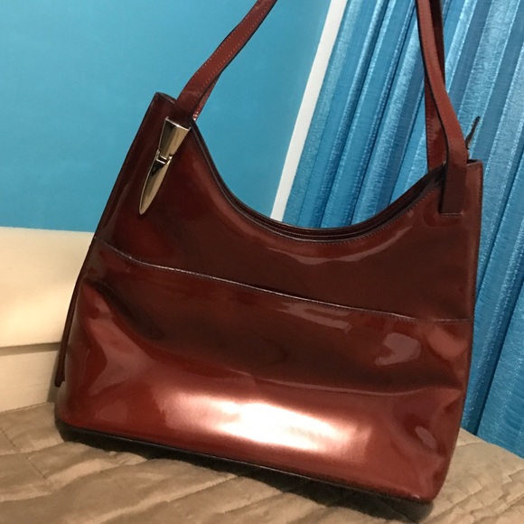 Metallic red medium size shoulder bag