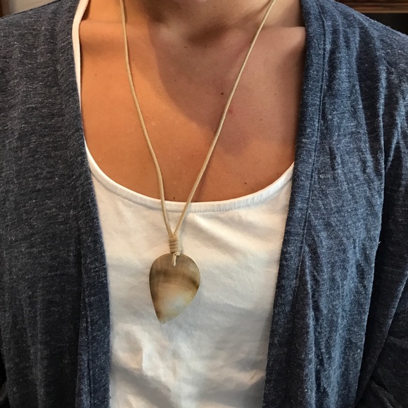 Adjustable shell necklace