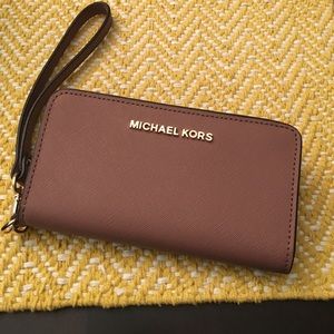 Michael Kors wristlet. Holder for iPhone fits 6s