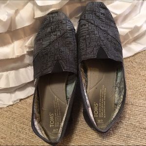 Good condition carpe diem TOMS!