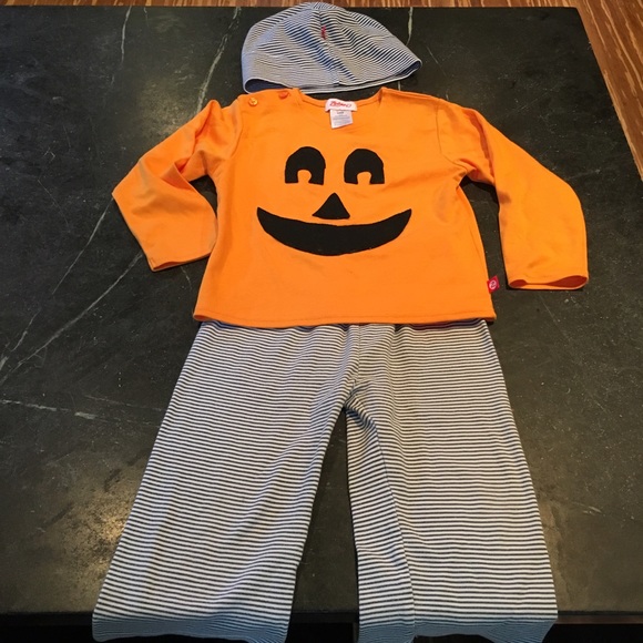 Price ✂️ Zutano Halloween outfit