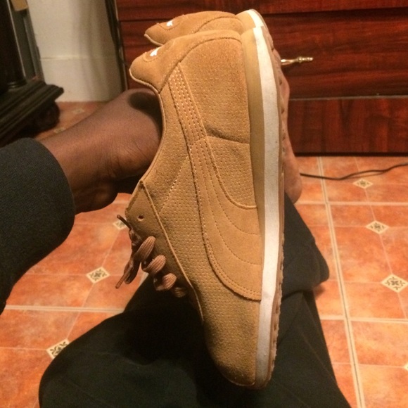 Puma white and gold still in good condition - Picture 2 of 4