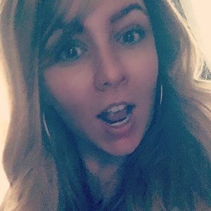 Meet your Posher, Hollie