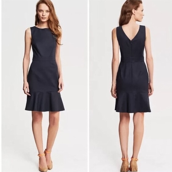 Banana Republic Dresses & Skirts - Banana Republic navy size 6 sleek flounce dress