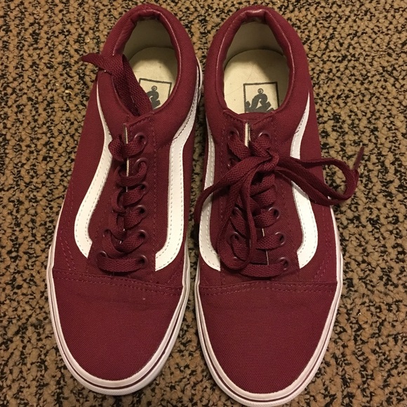MAROON OLD SKOOLS BY VANS
