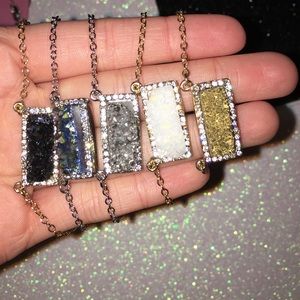 DIAMOND CRYSTALS PENDANT NECKLACES