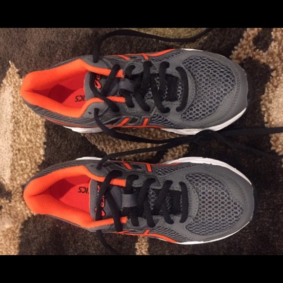 Boys Asics Size 2
