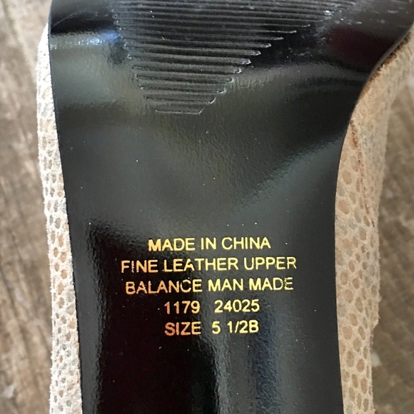 🌟HP🌟Taupe Leather Snakeskin Booties Size 5.5 - Picture 4 of 6