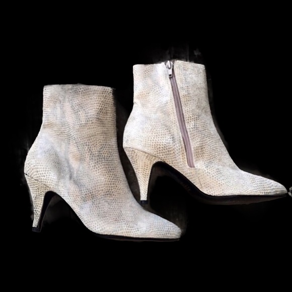 🌟HP🌟Taupe Leather Snakeskin Booties Size 5.5 - Picture 6 of 6