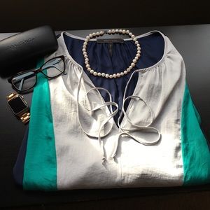 Bcbg Max Azria silk like flowing Blouse ❤️