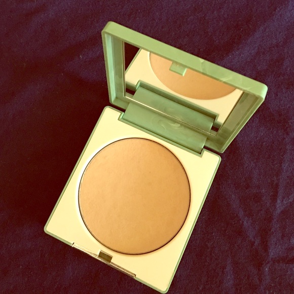 Clinique Stay matte Sheer 02