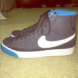 Women's Nike Lady Legends edition hightops sz 7