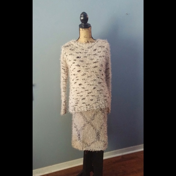 RED Sweater Skirt Set Size small