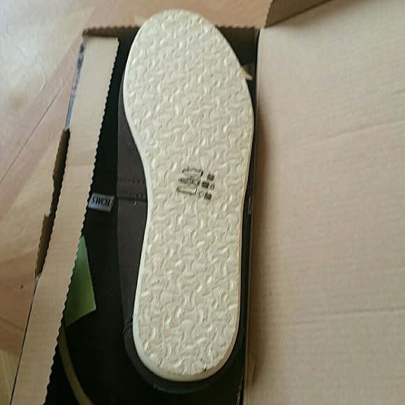 Toms ?? - Picture 2 of 3