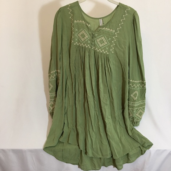 Monoreno Sage Embroidered Peasant Tunic - Size M