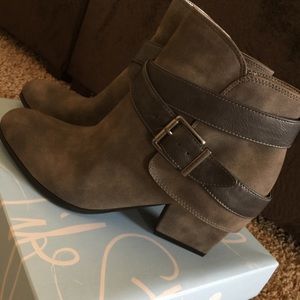 LifeStride Women's Wendy Ankle Bootie 9.5