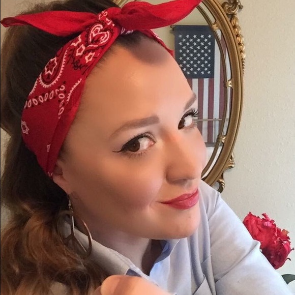 Meet your Posher, Kristen - Picture 2 of 2