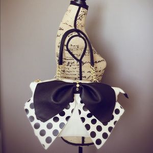 Super cute faux leather bag!!
