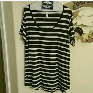 2 lularoe shirts
