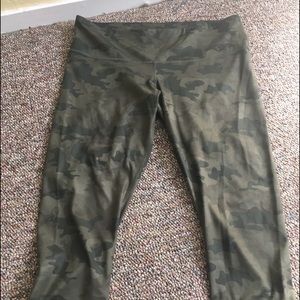 Lululemon limited edition camo capris