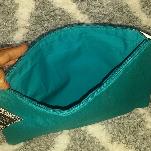 Make up pouch - Picture 2 of 2