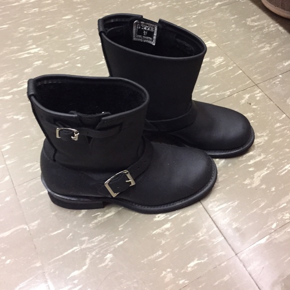 Frye Engineer 8R Size 6