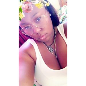 Meet your Posher, Annia