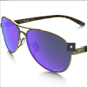 Women's Oakley Sunglasses 😎