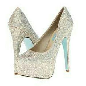 Betsey Johnson Wish pump