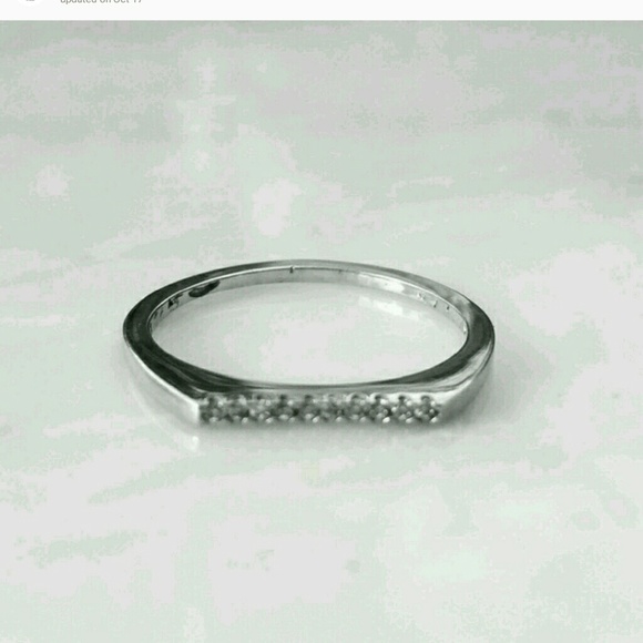 🆕.925 STERLING SILVER SINGLE ROW RING🆕 - Picture 2 of 4