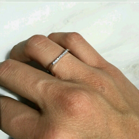🆕.925 STERLING SILVER SINGLE ROW RING🆕 - Picture 3 of 4