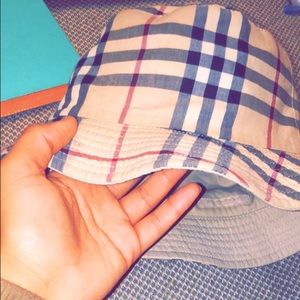 Burberry reversible bucket hat