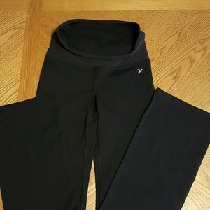 Black Old Navy action compression yoga pants med.