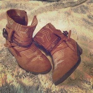 Toddler Brown cowgirl Booties!💗
