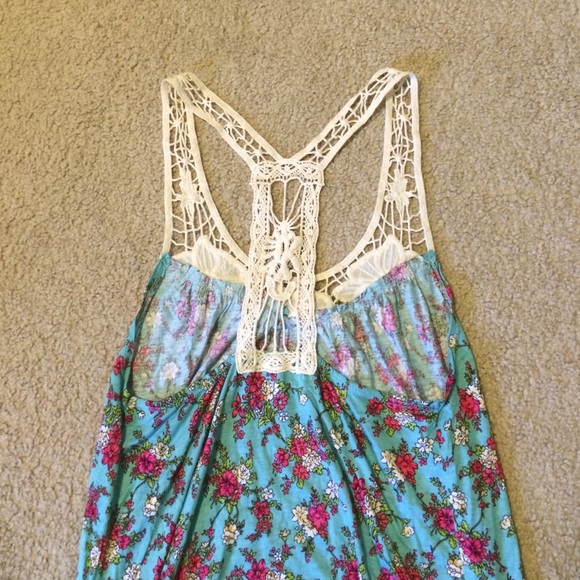 Iris Basic Tank Top - Picture 3 of 4