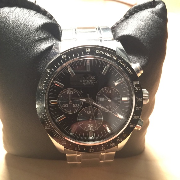 Guess men's silver watch - Picture 1 of 3