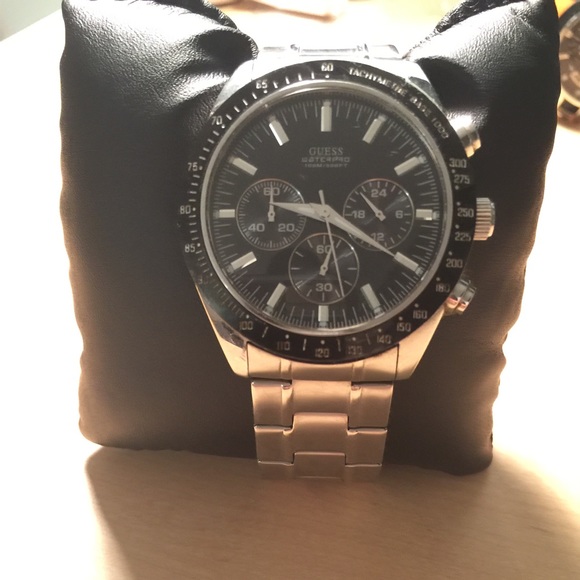 Guess men's silver watch - Picture 3 of 3