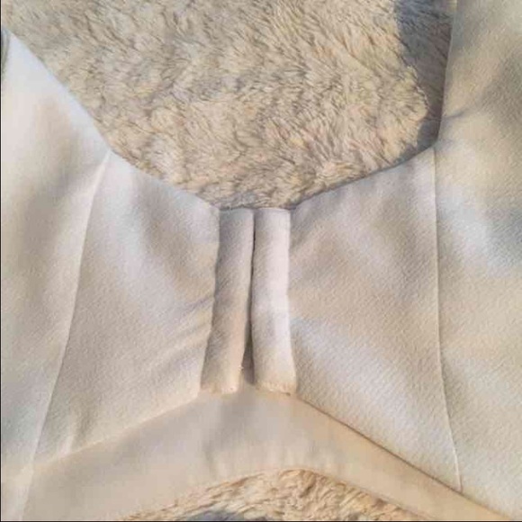 🚫🚫SOLD🚫🚫Toni 2 piece set in winter white. - Picture 4 of 4