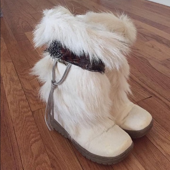 Bear Paw Faux Fur Boots - Size 5