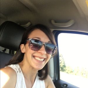 Meet your Posher, Alyssa