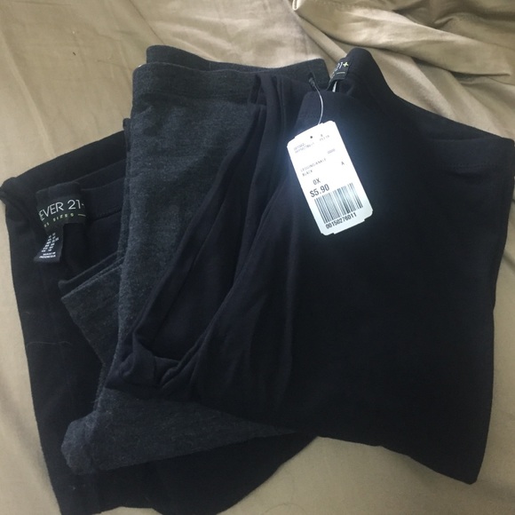 Lot of 3 pairs of leggings.