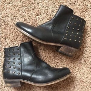 Ankle booties