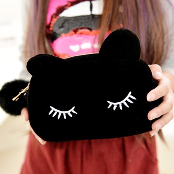 Sleepy cat 😽 Pom Pom velour make up bag - Picture 1 of 4