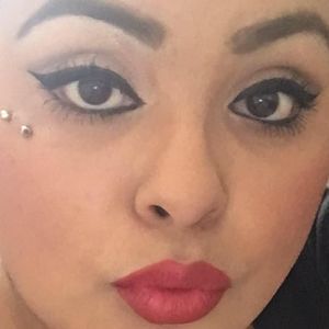 Meet your Posher, Leslie