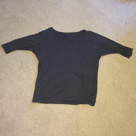 American Eagle Mid-Sleeve Shirt
